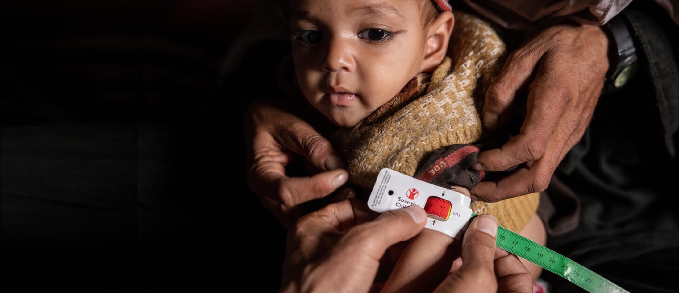 CH1645738_Mohammad’s_son_Ninangyali1_being_assessed_for_malnutrition_at_Mobile_health_clinic__Jawzjan__Afghanistan (1)