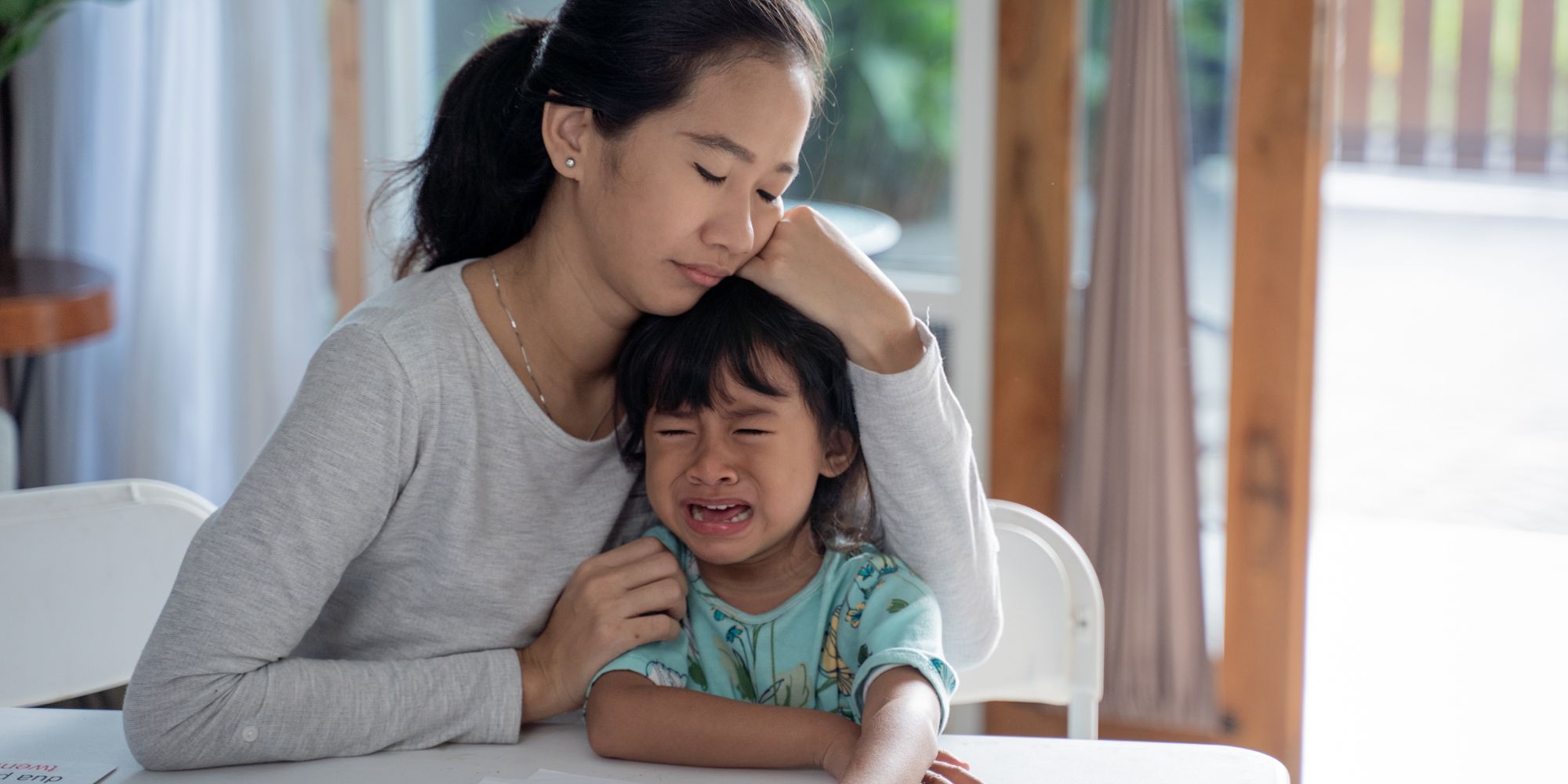 如何幫助孩子克服焦慮？先要了解兒童焦慮症症狀及行為