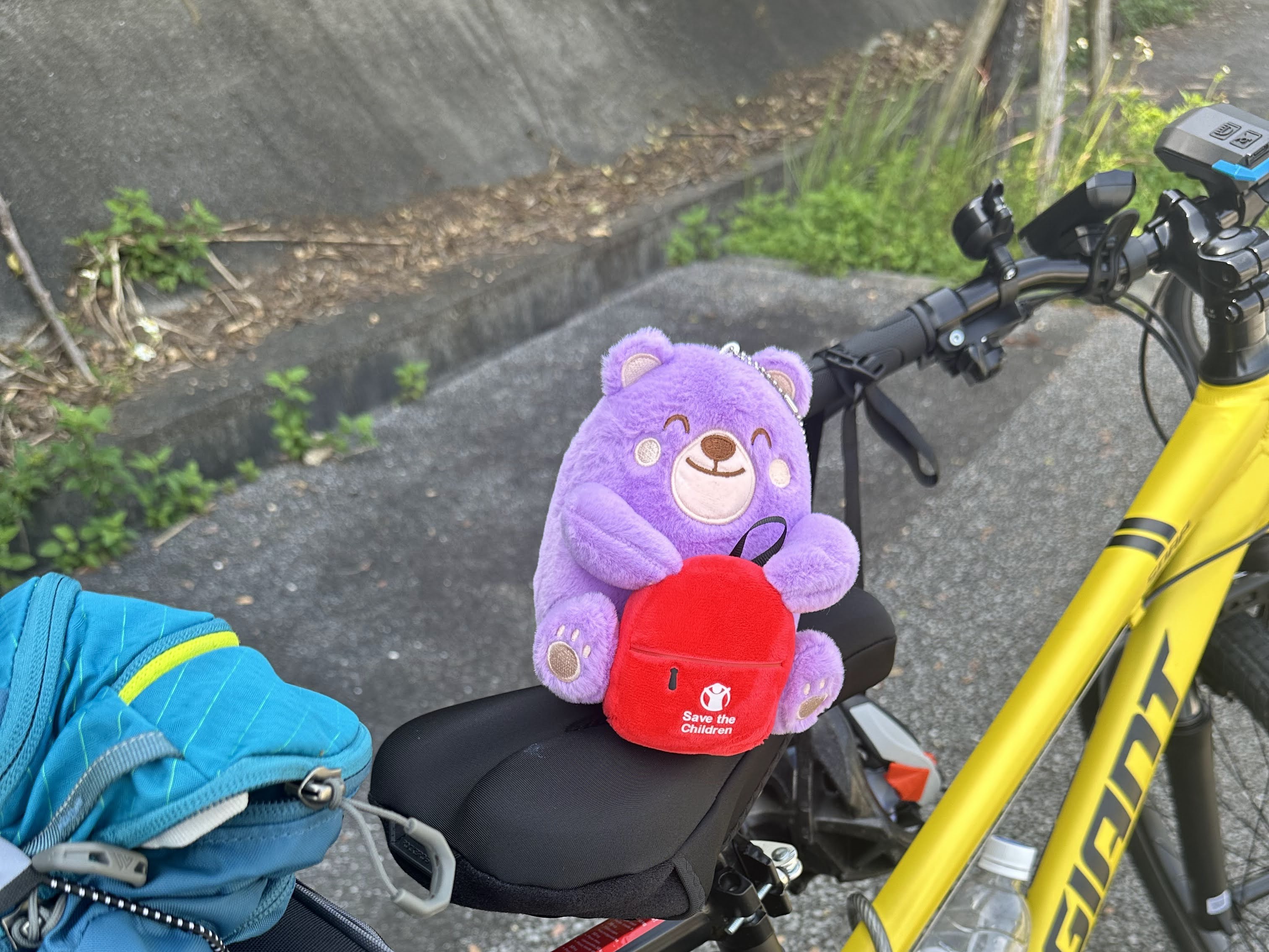 In the spirit of _children helping children,_ Horkos raised over HK$20,000 for Save the Children Hong Kong 1 TriR Tailor團隊向參加者講解活動意念