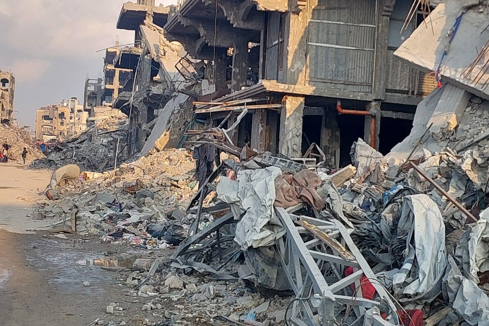 2025年07月28日加沙兒童瀕臨死亡邊緣  5日內7小童死於飢餓  救助兒童會促請各方永久及無條件停火