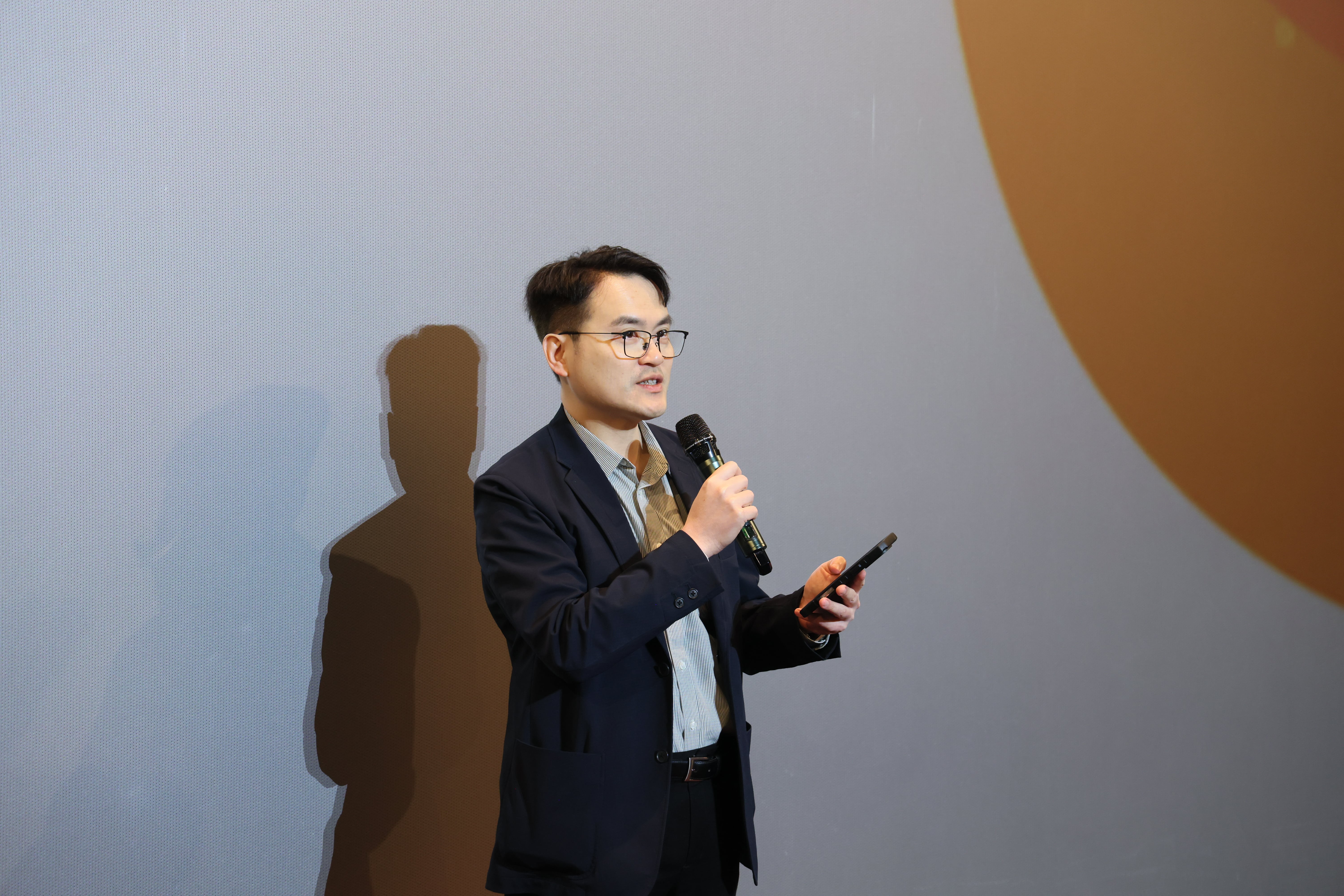 環境及生態局氣候變化專員李學賢致辭時強調年輕人推動綠色轉型及實踐氣候行動的重要性