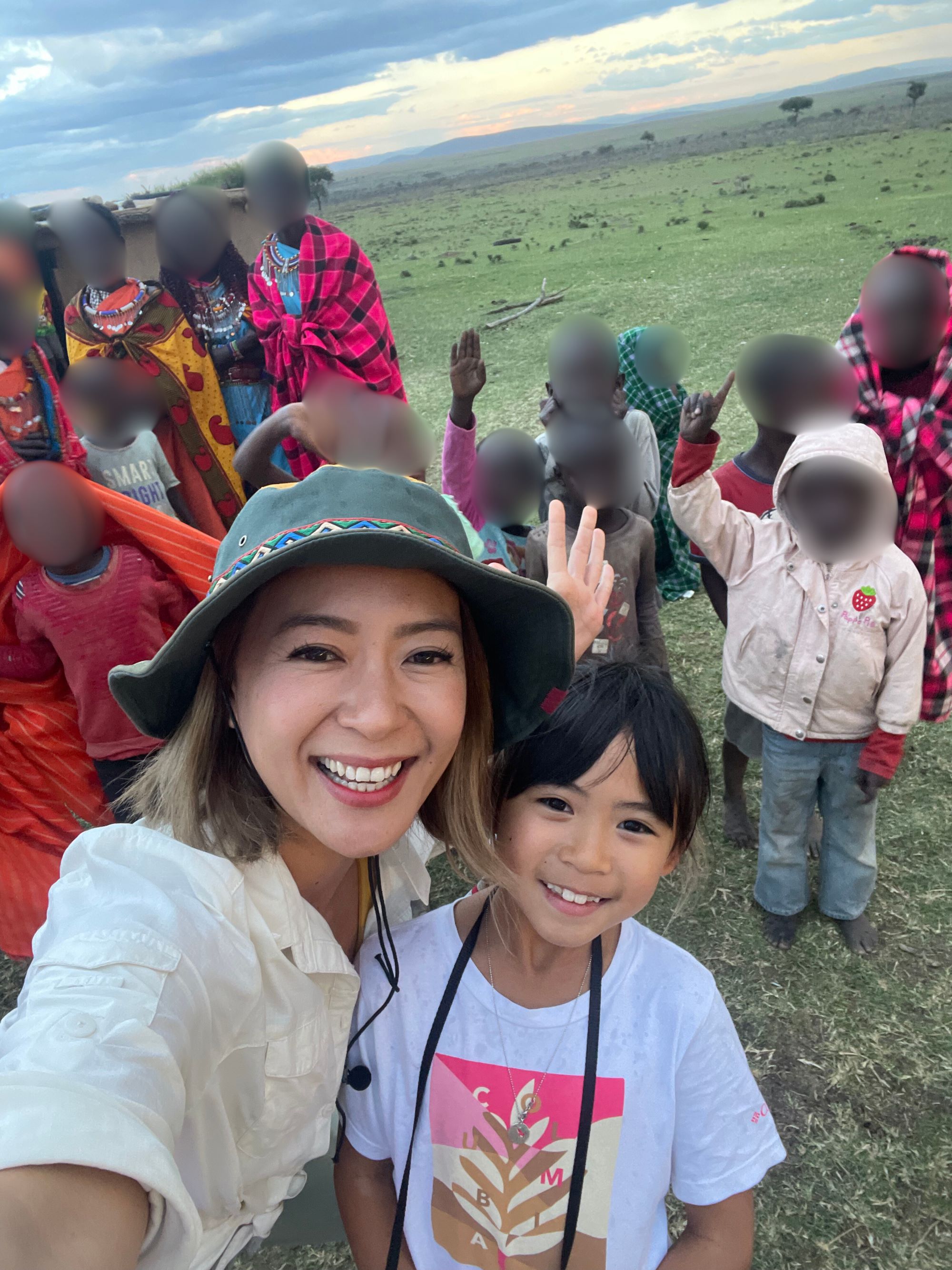 Kunbi回尼日利亞探親時Christy認為與孩子一起行善，有助培養他們的同理心曾到訪水上貧民窟